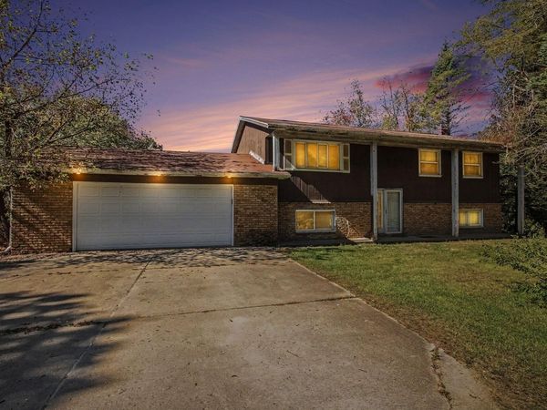5490 Pingree Road, Howell, MI 48843