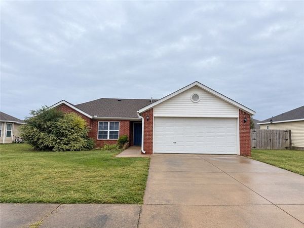 803 SW Bradford Street , Gravette, AR 72736