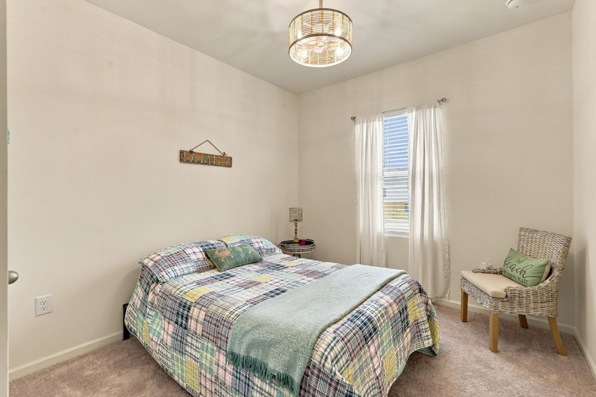 202 Linares St. Photo 6
