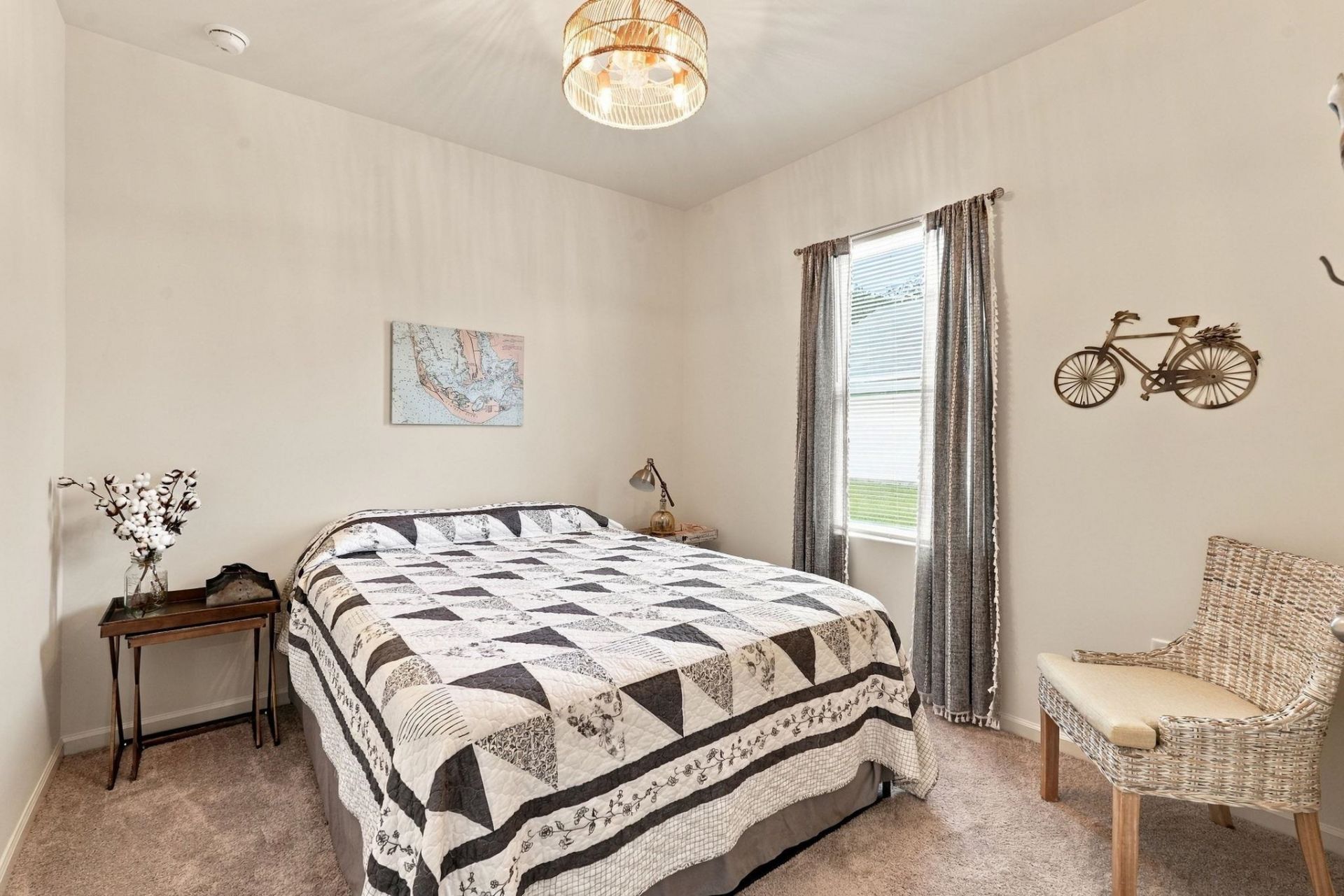 202 Linares St. Photo 8