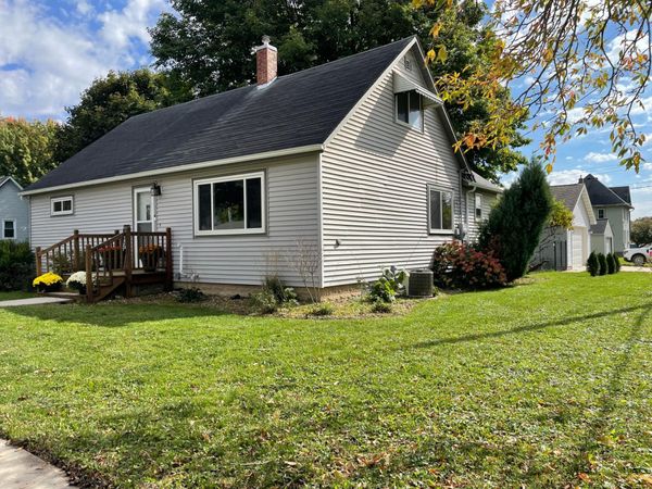 301 1st Street SE, Hayfield, MN 55940