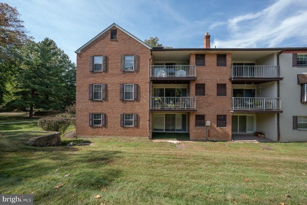 71 DRUMMERS LANE, WAYNE, PA 19087