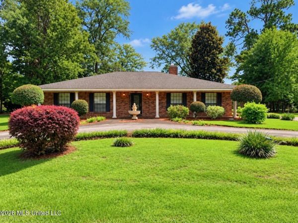 615 E Lakeshore Drive, Carriere, MS 39426