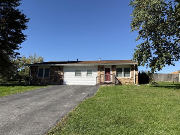 101 N East Street , Mahomet, IL 61853