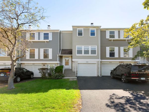 1931 Farnham Court, Schaumburg, IL 60194