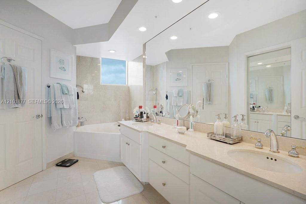 3370 Hidden Bay Dr , Unit 2310, Aventura, FL 33180 Photo