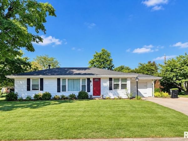 11 Newland Lane, Jacksonville, IL 62650