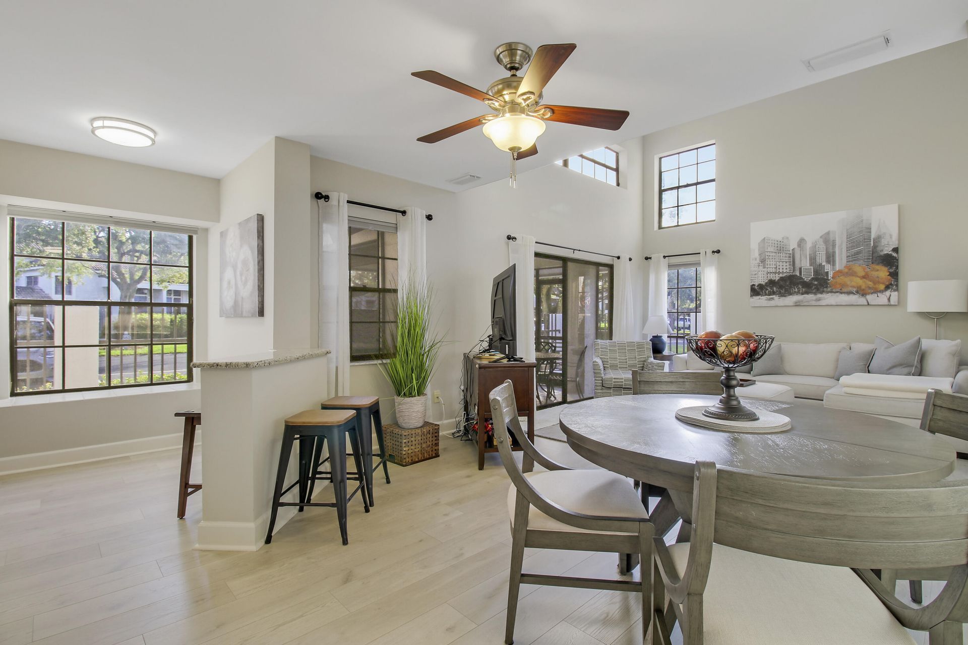 587 Prestwick Circle, Unit 2, Palm Beach Gardens, FL 33418 Photo