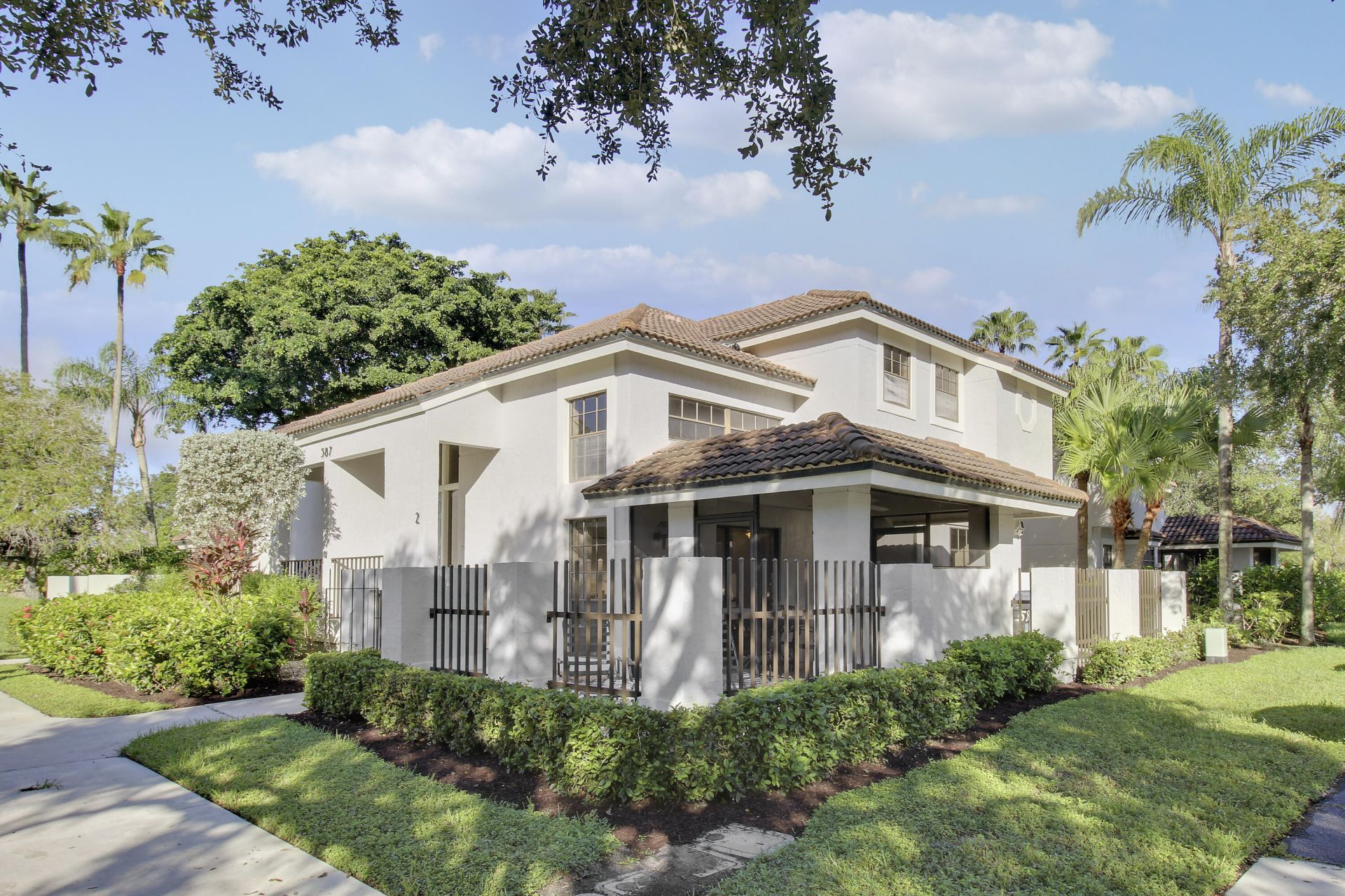 587 Prestwick Circle, Unit 2, Palm Beach Gardens, FL 33418 Photo
