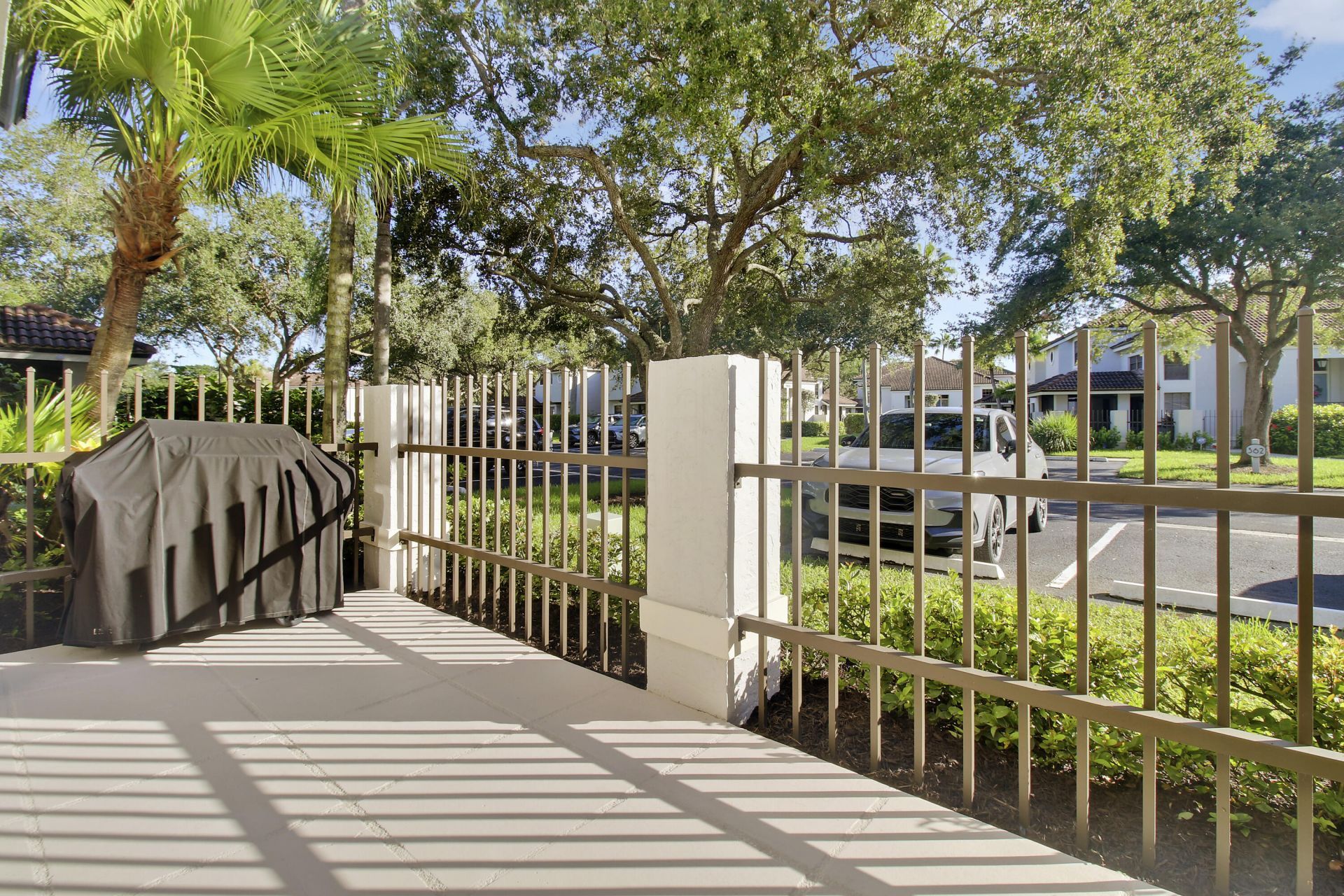 587 Prestwick Circle, Unit 2, Palm Beach Gardens, FL 33418 Photo