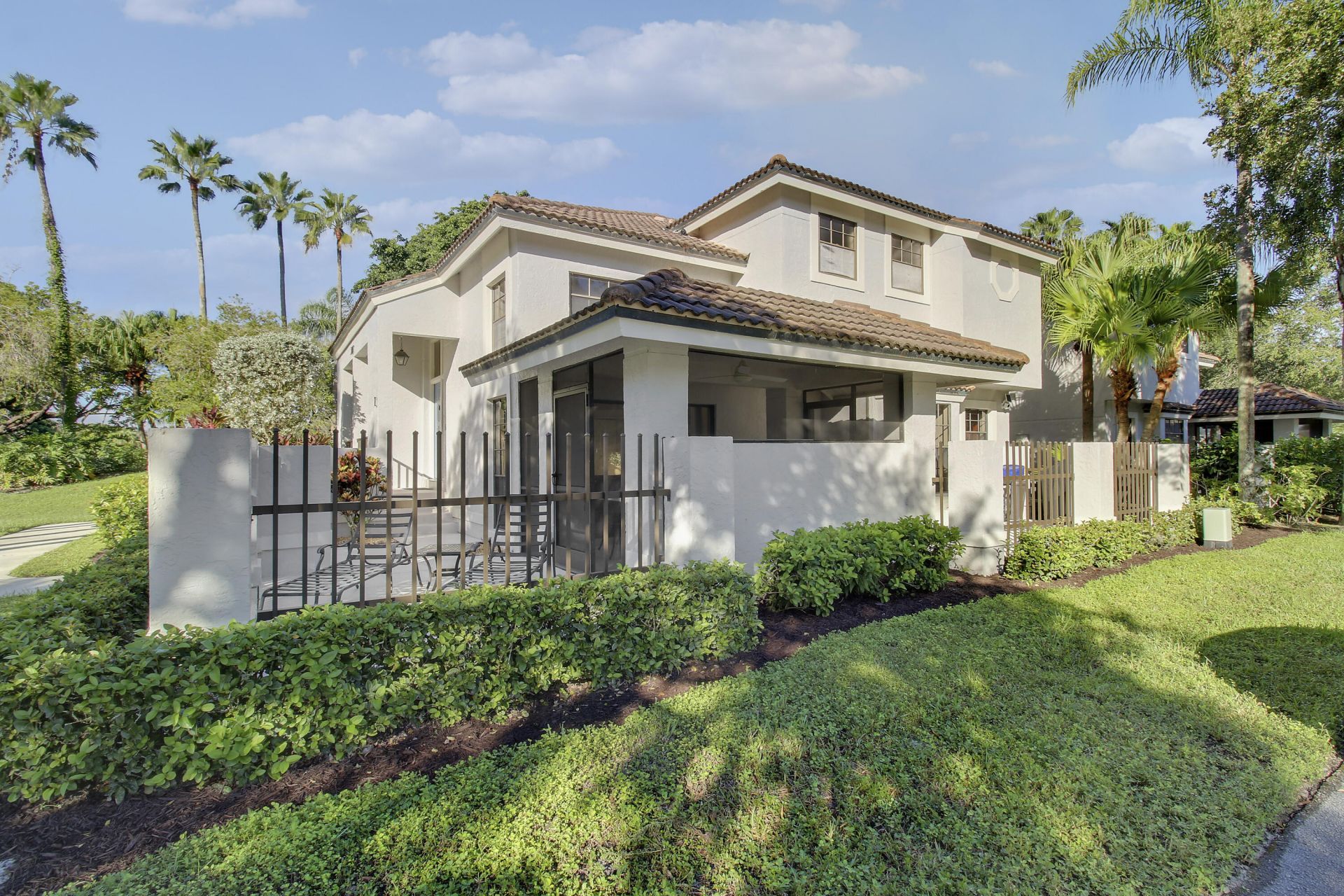 587 Prestwick Circle, Unit 2, Palm Beach Gardens, FL 33418 Photo