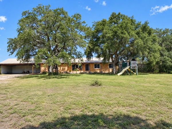 2835 Earls Trail, Beeville, TX 78102