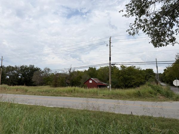 W 41st Street , Tulsa, OK 74107