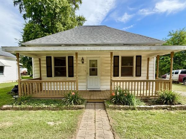 302 E Jackson Street , Saybrook, IL 61770