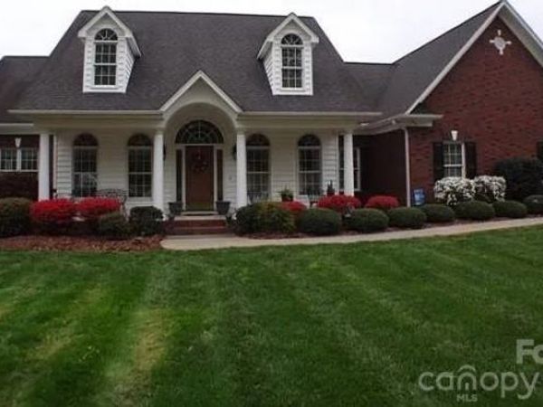122 Upper Oak Drive , Statesville, NC 28625