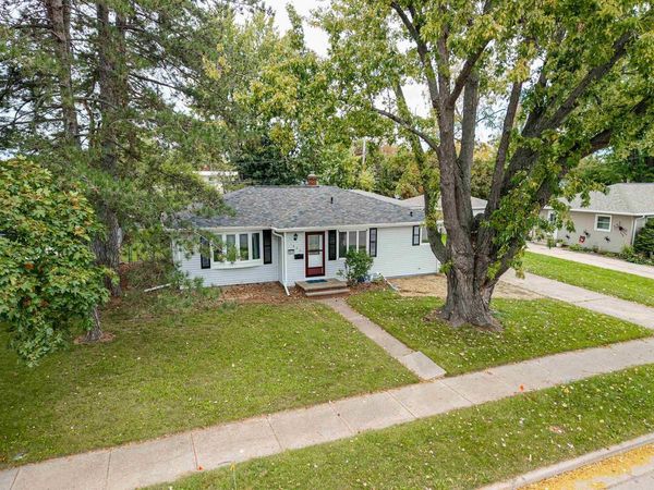 1630 E GLENDALE AVENUE, Appleton, WI 54911