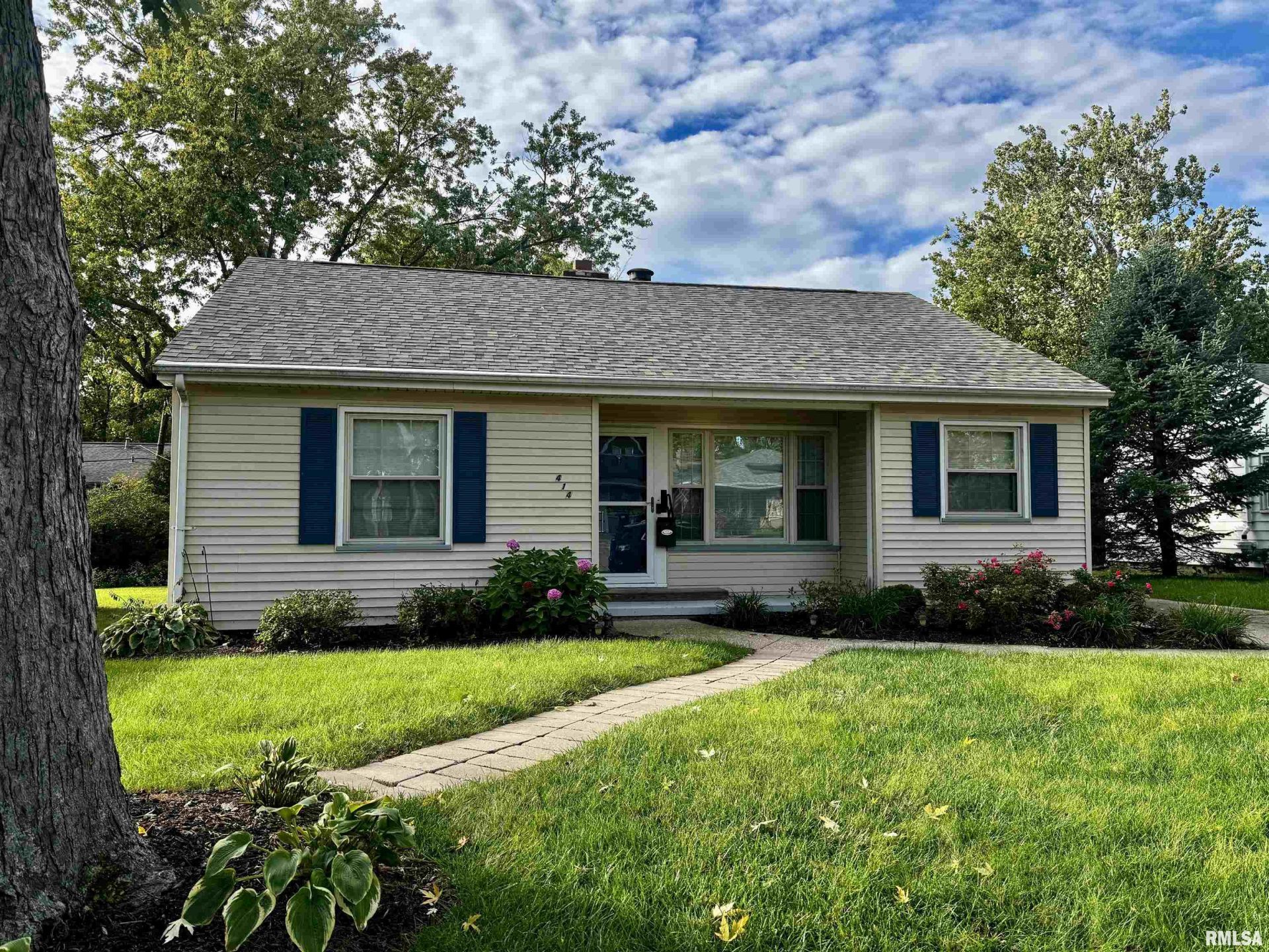 414 W Ridgemont Road, Peoria, IL 61614 Main Photo