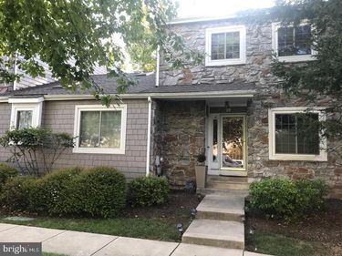 10 LANTERN LANE, CHESTERBROOK, PA 19087