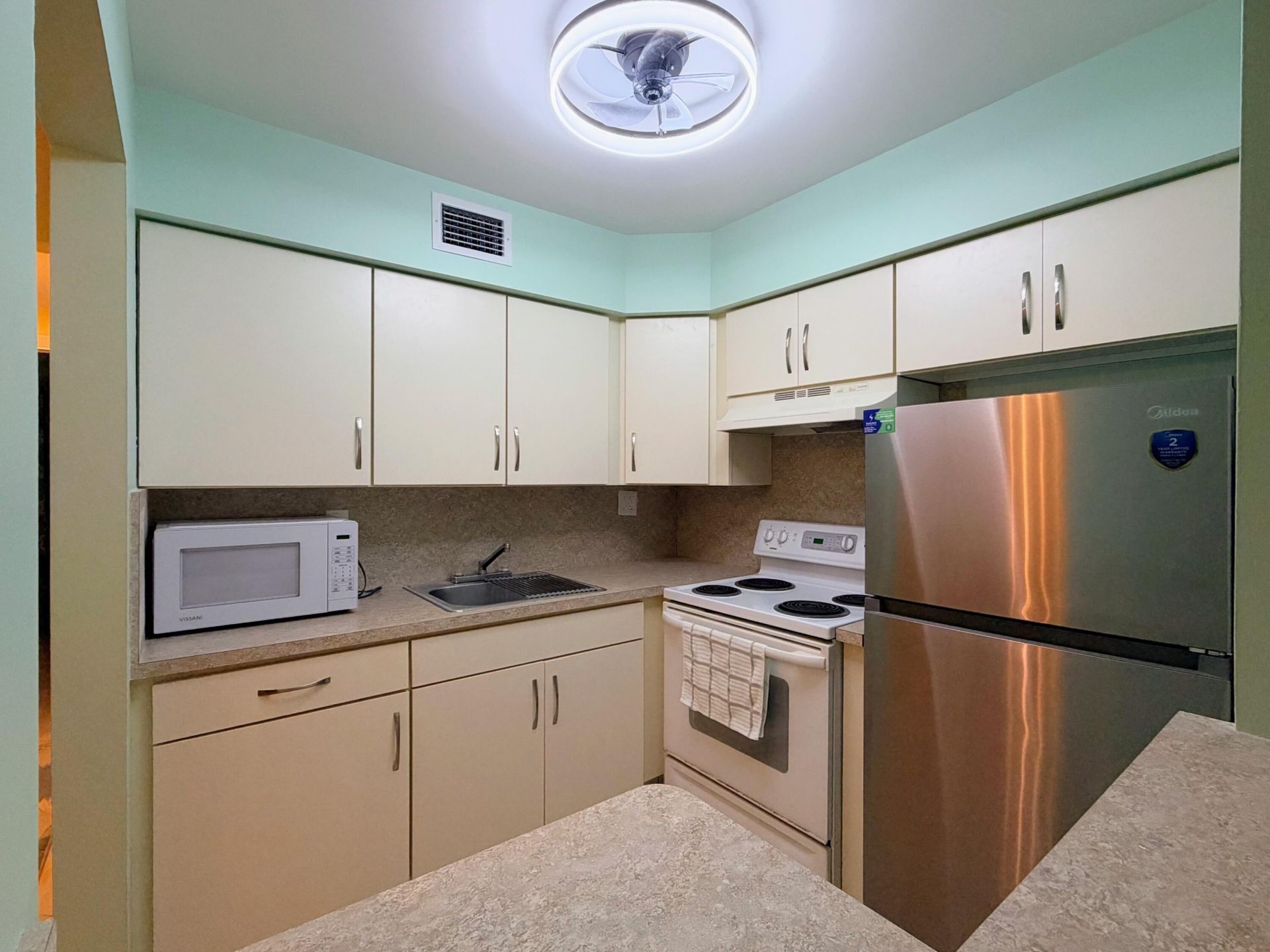 240 Horizons W, Unit 107, Boynton Beach, FL 33435 Photo