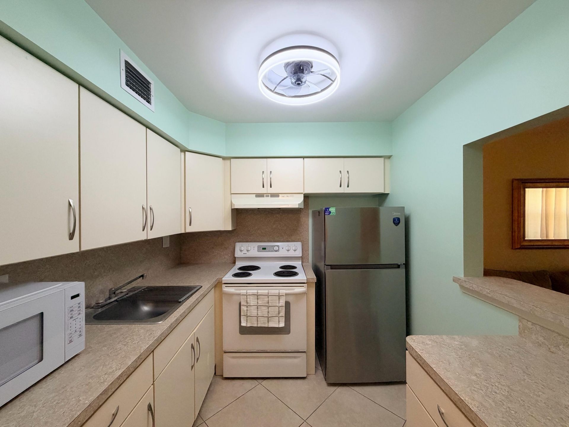 240 Horizons W, Unit 107, Boynton Beach, FL 33435 Photo