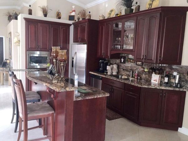 932 Falling Water Rd , Weston, FL 33326