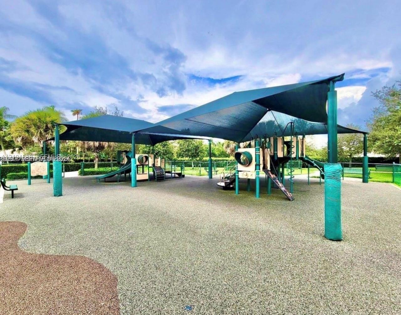 932 Falling Water Rd, Weston, FL 33326 Photo