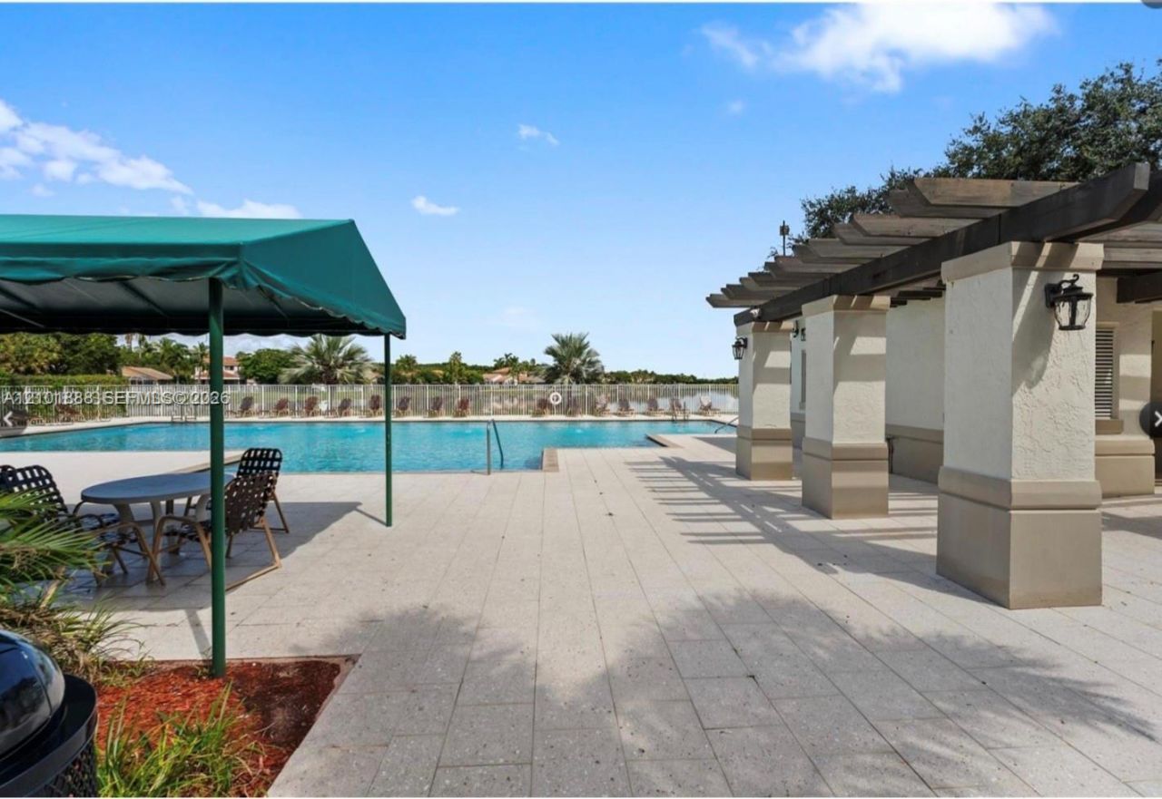 932 Falling Water Rd, Weston, FL 33326 Photo