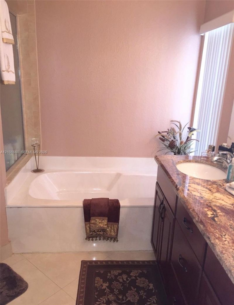 932 Falling Water Rd, Weston, FL 33326 Photo