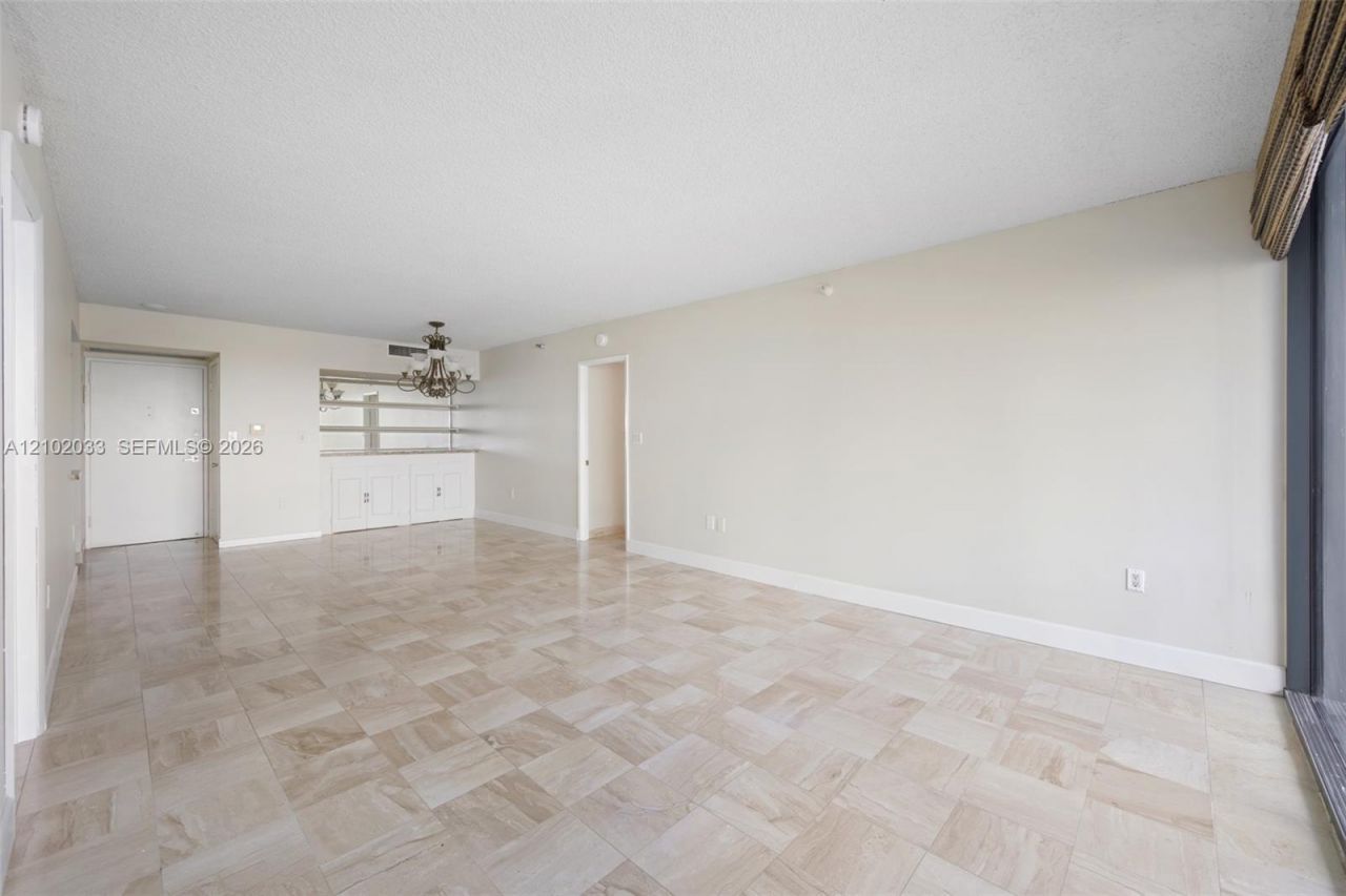 20505 E Country Club Dr , Unit 1434, Aventura, FL 33180 Photo