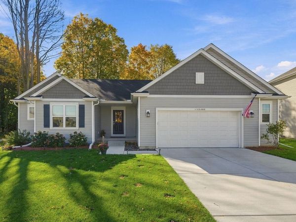 W197N16648 Ridgeway DRIVE, Jackson, WI 53037