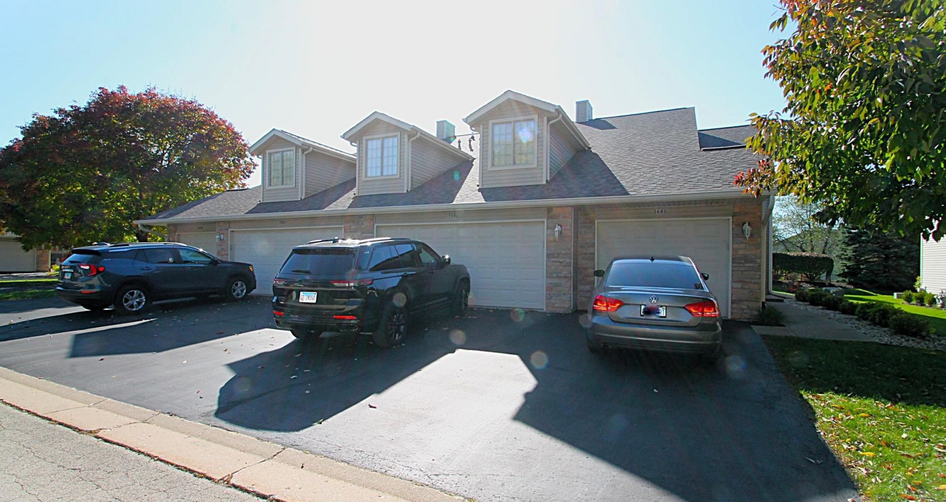 5685 Oak Village Drive, Roscoe, IL 61073 Main Photo