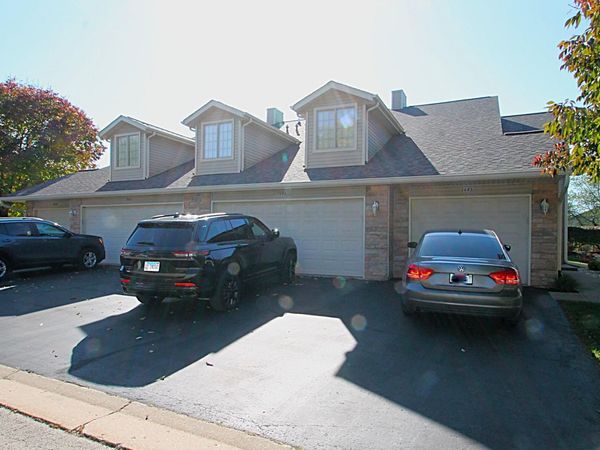 5685 OAK VILLAGE Drive, ROSCOE, IL 61073