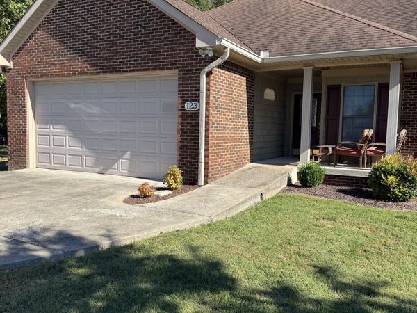 123 Deerfield Ln , Lafayette, TN 37083