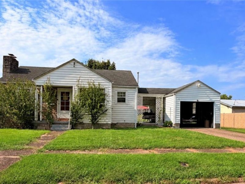 615 Lambert Street, Belpre, OH 45714 Photo 1