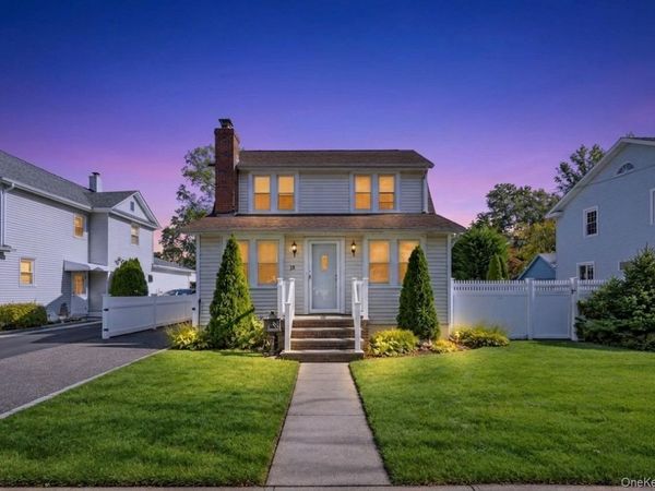 15 Harding Avenue , Hicksville, NY 11801