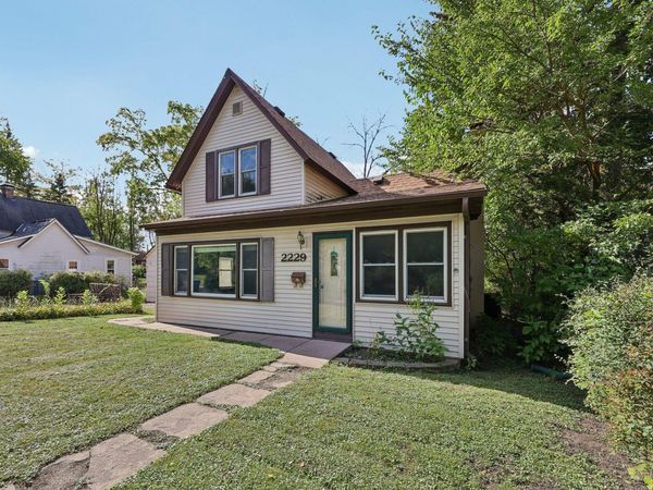 2229 Oak Hill Place, North Saint Paul, MN 55109