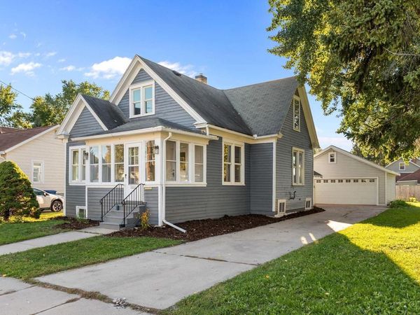 1021 EASTMAN STREET, Oshkosh, WI 54901