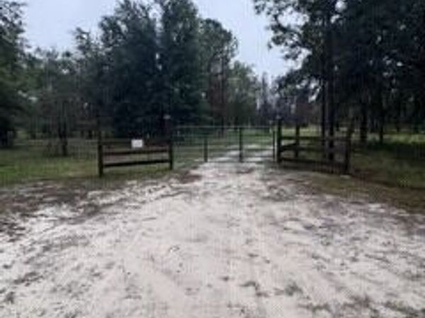 106 Sunshine Road, Hortense, GA 31553