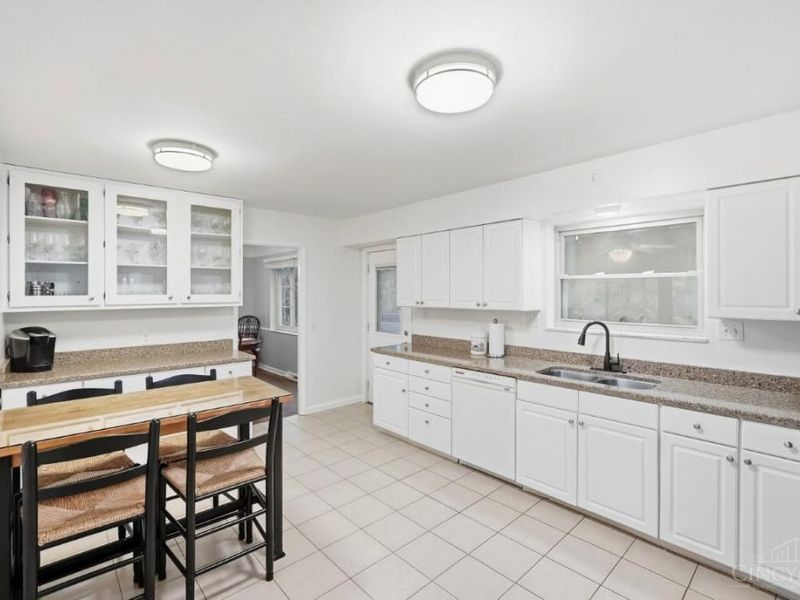 9596 Leebrook Drive, Springfield Township, OH 45231 Photo 17