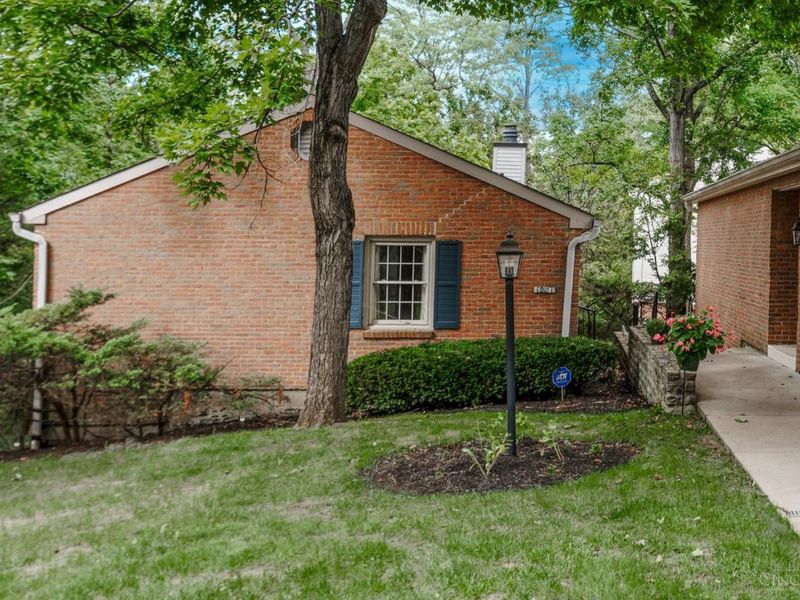 1001 Shakertown Court, Montgomery, OH 45242 Photo 2