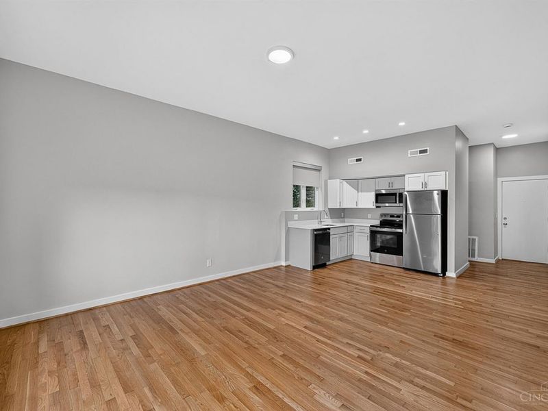 418 Torrence Court, Cincinnati, OH 45202 Photo 3