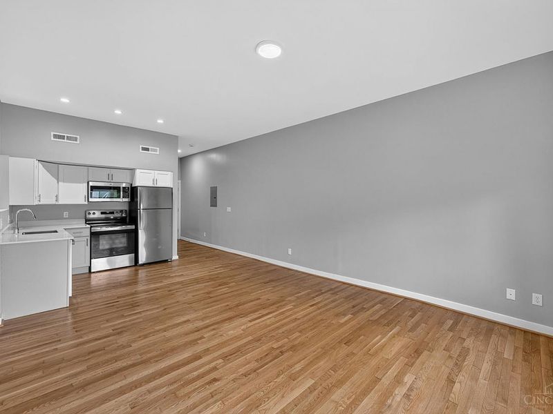 418 Torrence Court, Cincinnati, OH 45202 Photo 4