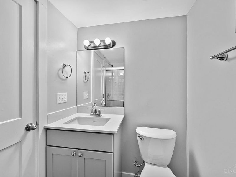 418 Torrence Court, Cincinnati, OH 45202 Photo 6