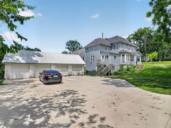 706 W 12th Street, Cedar Falls, IA 50613