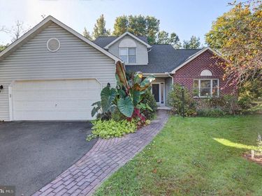 5814 BARNSLEY DRIVE, HARRISBURG, PA 17111