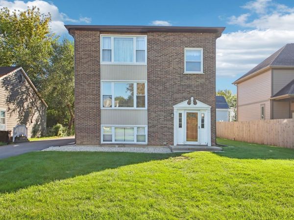 20779 Elizabeth Avenue N, Unit 1, Lincolnshire, IL 60069