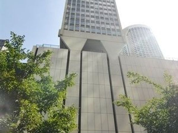 111 E Chestnut Street, Chicago, IL 60611
