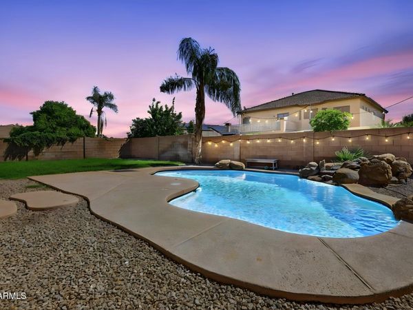8021 W HILTON Avenue, Phoenix, AZ 85043