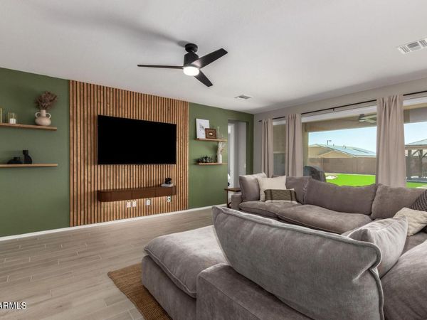 18549 W SELDON Lane, Waddell, AZ 85355