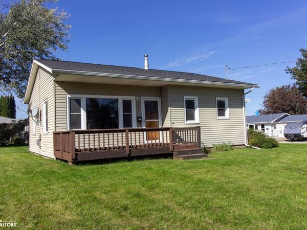 1401 F Avenue, Vinton, IA 52349